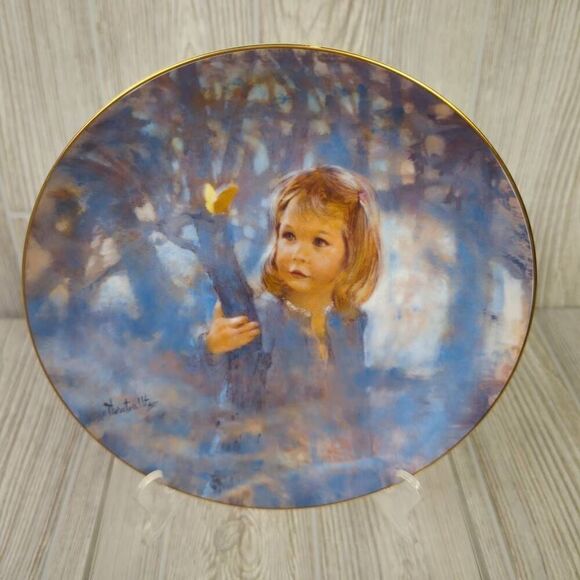 Vintage 8.5'' Viletta Butterfly Magic Plate in Box w/ COA Collectors Decorative - Picture 1 of 6